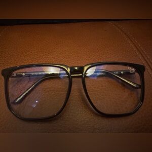 Quay Australia “Stranger 126” Square Frame Blue Light Glasses—Hot Office Vibes🤩